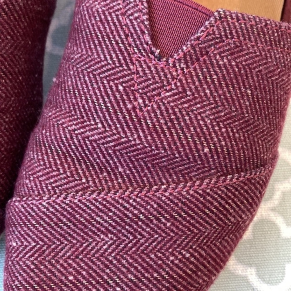 TOMS Burgundy Herringbone Slip On Shoes 8 - Picture 8 of 9